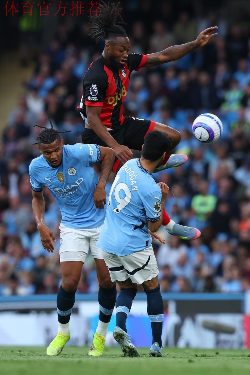 英超联赛曼联憾平伯恩茅斯，放大10倍后看细节，原因清晰可见